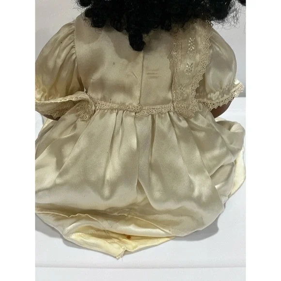 Gay Boassy 1999 Halle #1201 Porcelain African American Tender Toddlers 22